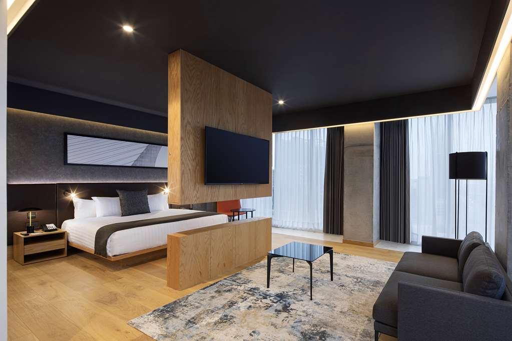 Galeria Plaza Monterrey Ξενοδοχείο Δωμάτιο φωτογραφία A suite at the hotel