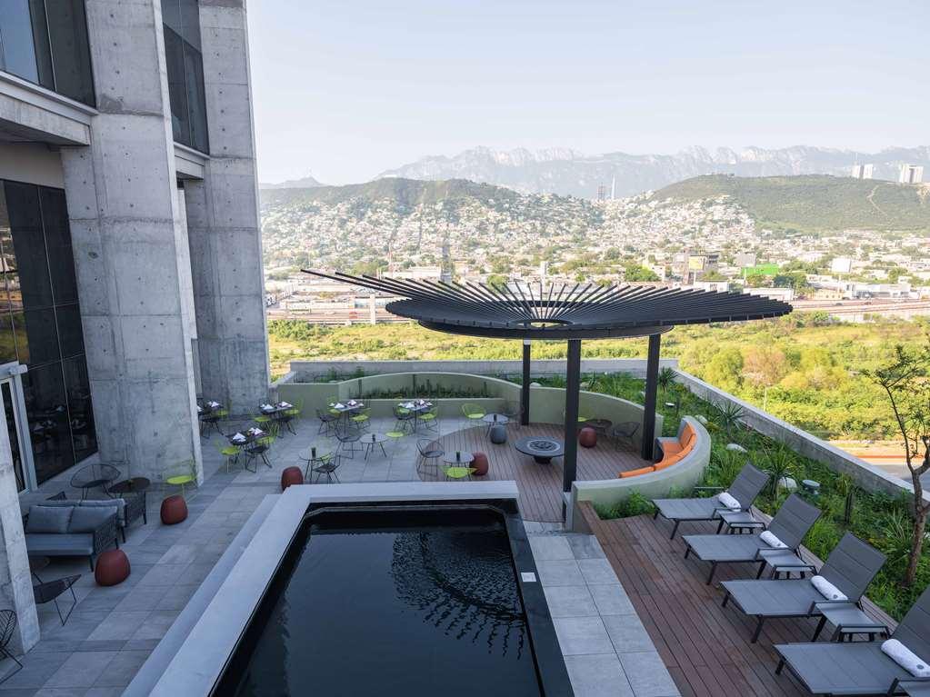 Galeria Plaza Monterrey Ξενοδοχείο Ανέσεις φωτογραφία Rooftop pool at the hotel